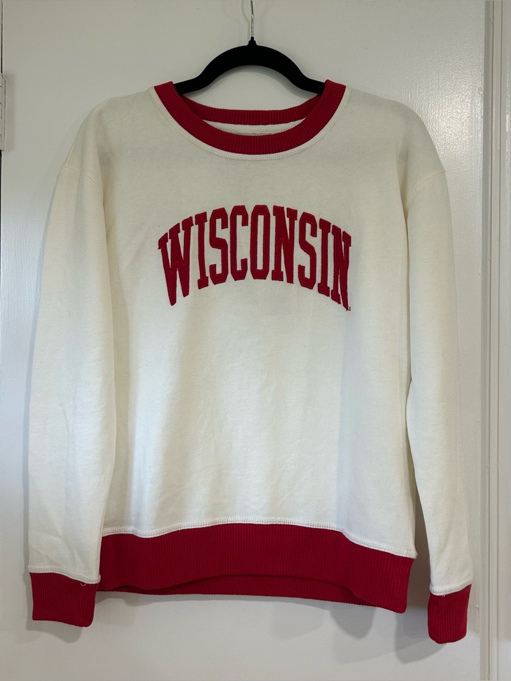 Wisconsin Crewneck NEW Collegiate Outfitters Pullover Sports Size Medium